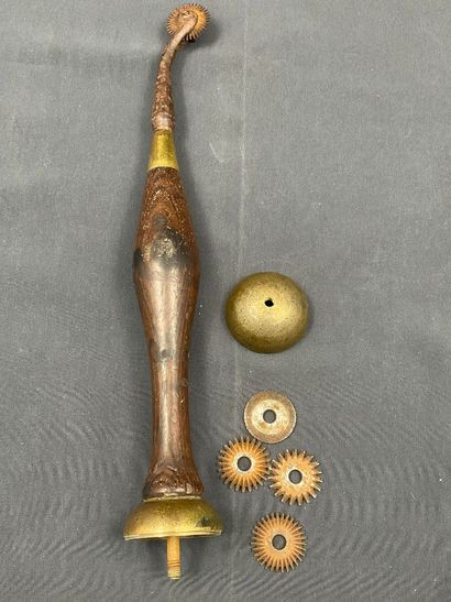 Manette de brocante composée d’un ancien...