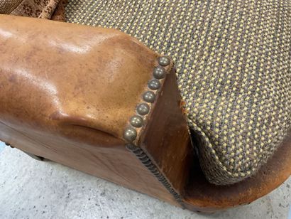 Fauteuil Club en cuir, usures et accidents....