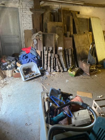Important contenu d’un ancien atelier de...
