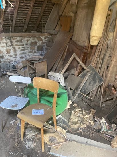 Grenier Gauche: Accès réduit (Photo). Lot...