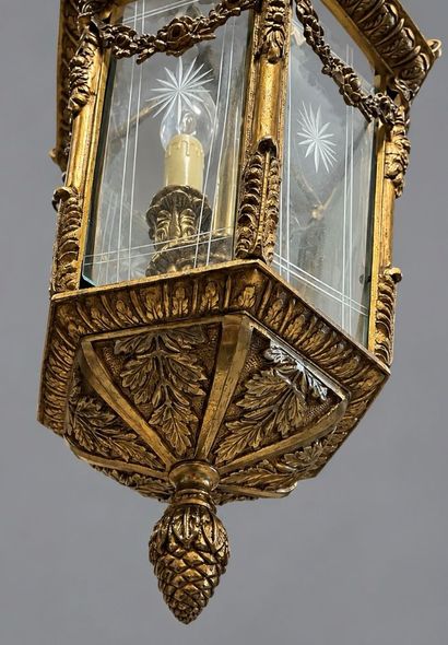Lanterne en bronze style Louis XVI. Environ...