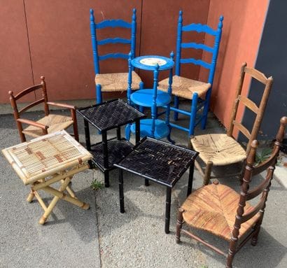 Ensemble de petits mobilier divers, 5 chaises...
