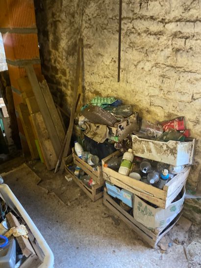 Important contenu d’un ancien atelier de...