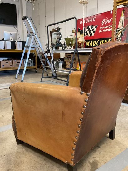 Fauteuil Club en cuir, usures et accidents....