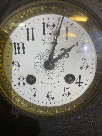 Lot d’une petite pendule marbre dite à cassolette...