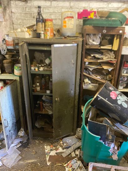Important contenu d’un ancien atelier de...