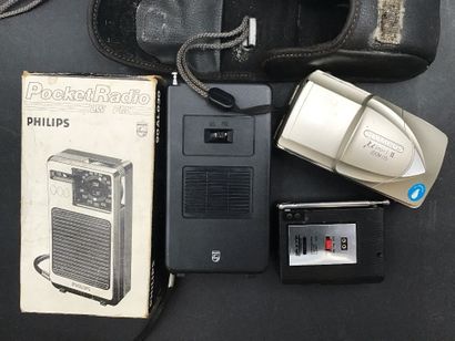 2 postes de radio portatif et appareil photo...