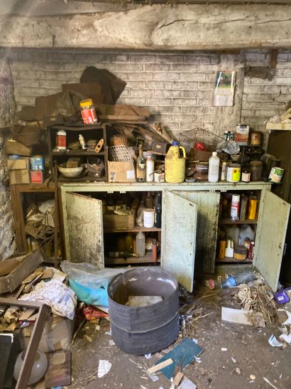 Important contenu d’un ancien atelier de...