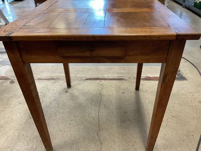 Table de jeux en bois naturel verni, 4 tiroirs...