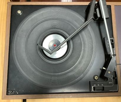 Regroupement de 2 platines disque vinyle.
-...