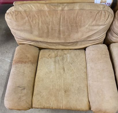 Paire de larges fauteuils Cube/Vintage et...