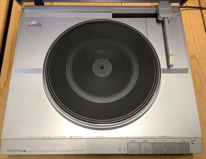 Regroupement de 2 platines disque vinyle.
-...