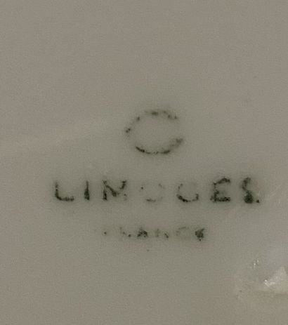 Limoges: partie de service de table en porcelaine,...