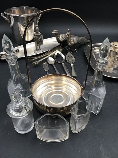 Lot de métal argenté et inox, en l’état,...
