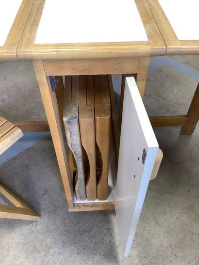 Table modulable multifonctions avec 4 chaises...