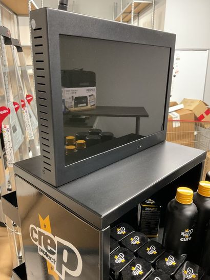 Présentoir CREP Protect et 38 produits neufs,...