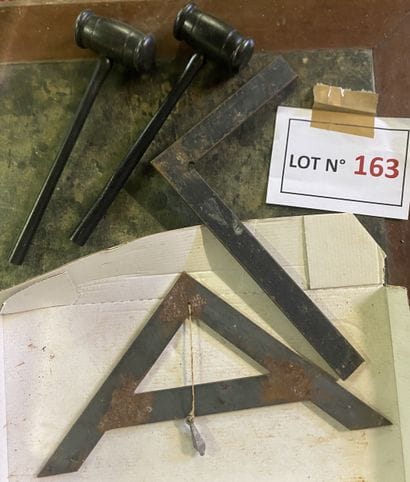 Franc-maçonnerie: Lot comprenant deux maillets...