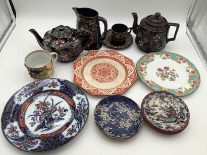 Manette vaisselle Anglaise:
- 2 soucoupes...