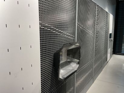 25 mètres linéaires de supports grillagés...