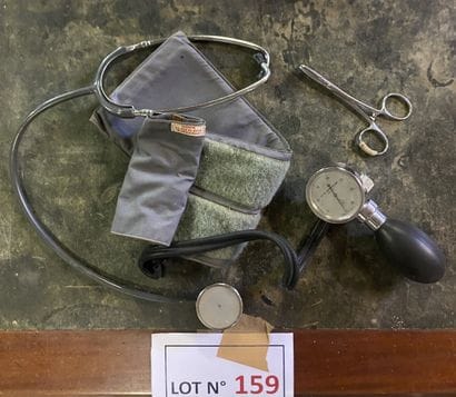 Lot médecin: comprenant ciseaux-pince dit...