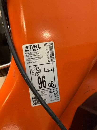 Tondeuse électriques neuve STIHL, modèle...