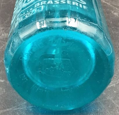 Siphon à eau de Seltz en ouraline bleue turquoise.
«Desgrandes...