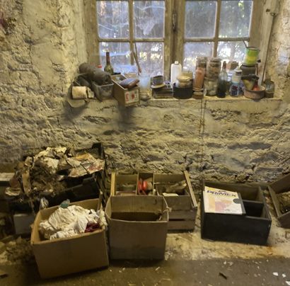 Important contenu d’un ancien atelier de...