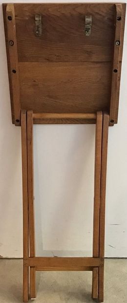 Table pliante ou guéridon d’appoint en bois...