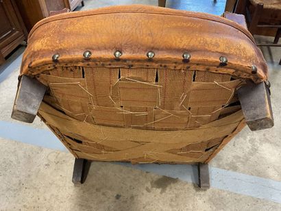Fauteuil Club en cuir, usures et accidents....
