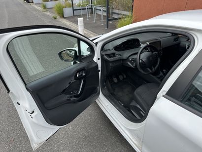 PEUGEOT 208 Immatriculée : EA-312-WR 
Phase...
