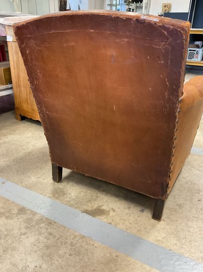 Fauteuil Club en cuir, usures et accidents....