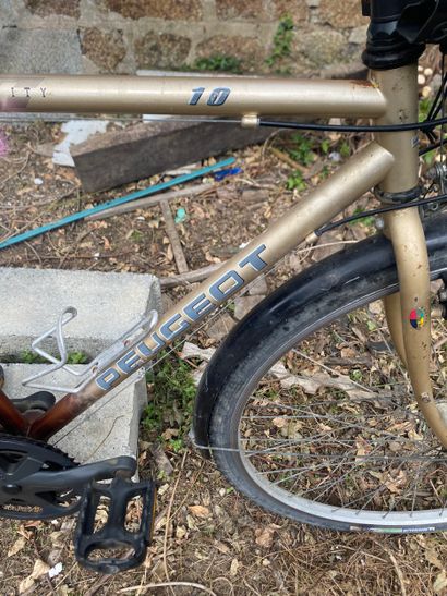 Vélo Peugeot Homme VTC Circa 1990 en l’état...