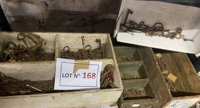 Lot de 4 boites contenant quantité de diverses...