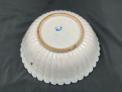 Manette de céramiques et porcelaine dont...