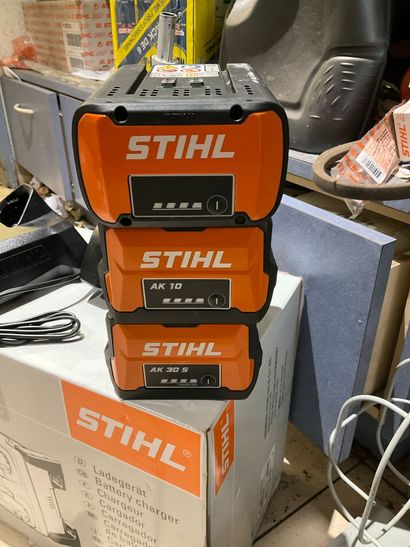 Lot de 1 batterie et 2 chargeurs STIHL n...