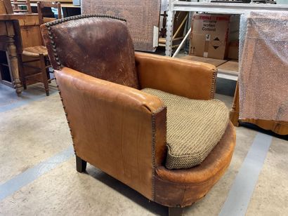 Fauteuil Club en cuir, usures et accidents....