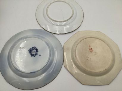 Manette vaisselle Anglaise:
- 2 soucoupes...
