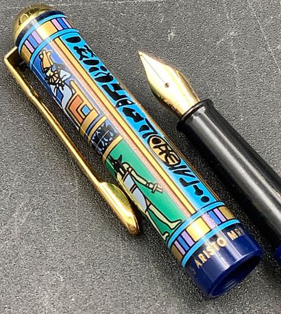 Un coffret Waterman comprenant un stylo plume...