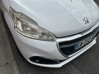 PEUGEOT 208 Immatriculée : EA-312-WR 
Phase...