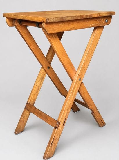 Table pliante ou guéridon d’appoint en bois...