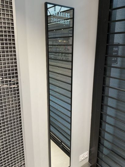 25 mètres linéaires de supports grillagés...