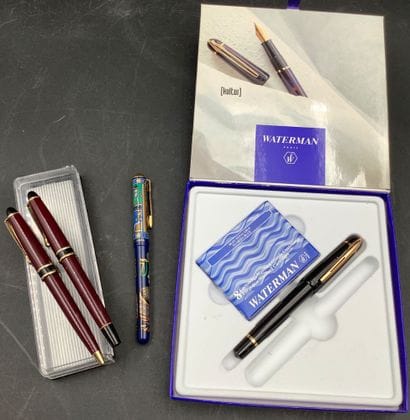 Un coffret Waterman comprenant un stylo plume...