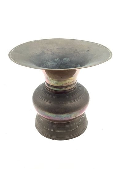 Vase ou brûle-parfums en bronze et laiton...