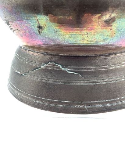 Vase ou brûle-parfums en bronze et laiton...