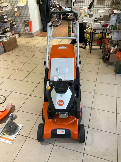 Tondeuse thermique avec une seule utilisation...