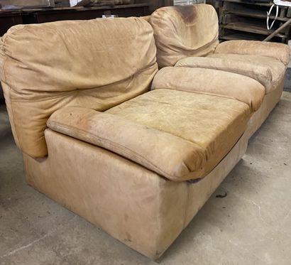 Paire de larges fauteuils Cube/Vintage et...