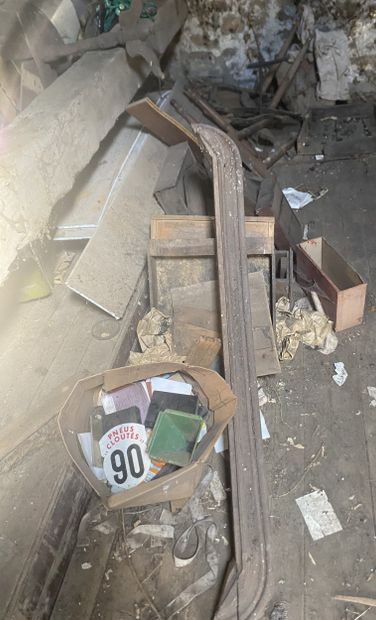 Grenier Gauche: Accès réduit (Photo). Lot...