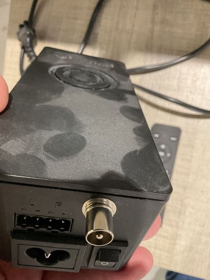 Télécommande, enceinte et HYDE multisources...