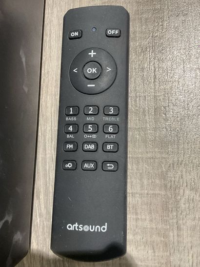 Télécommande, enceinte et HYDE multisources...