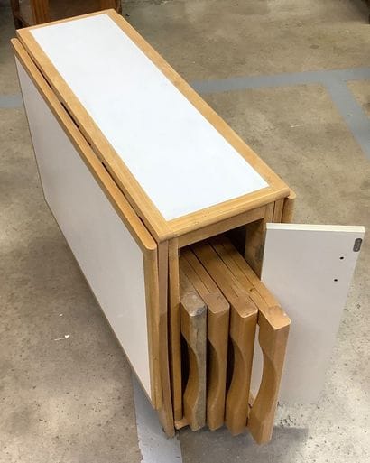 Table modulable multifonctions avec 4 chaises...